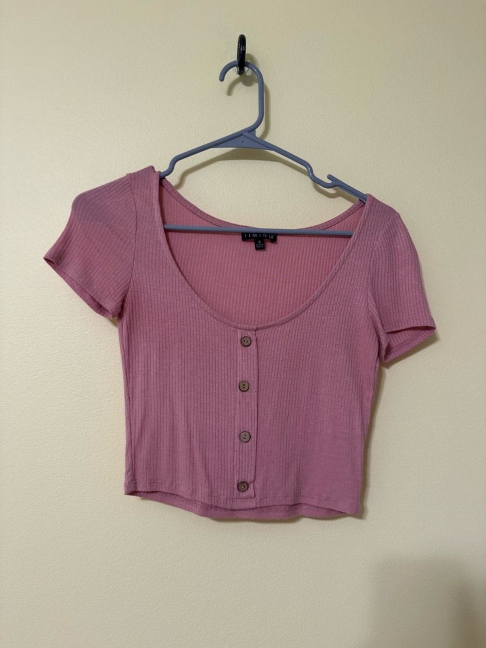 Ribbed Scoop-Button Top in Pink
